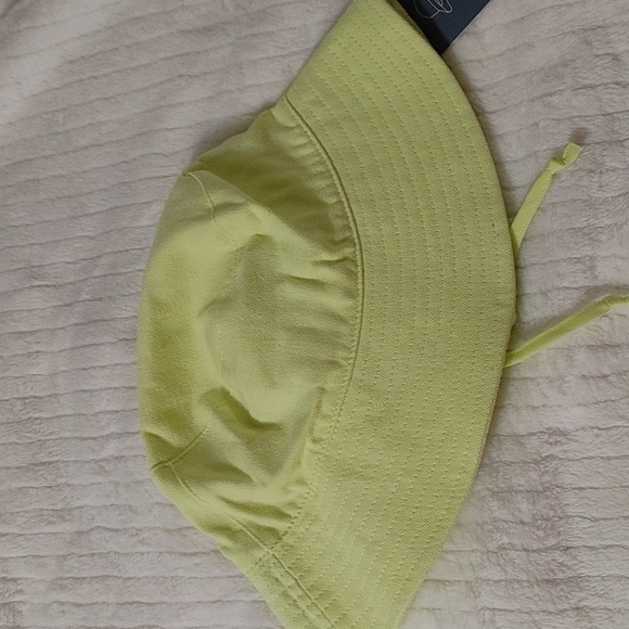 Universal tread adjustable sizing adult hat one size. - Picture 4 of 5